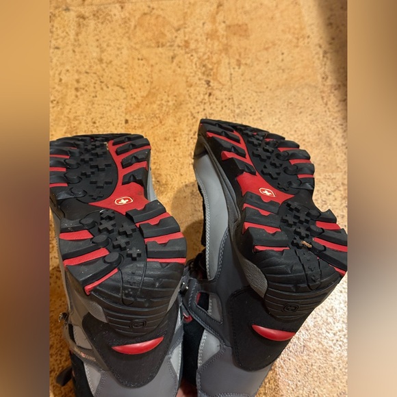 Swiss Gear Hiking Boots Men’s Size  8 Athletic Boots Thinsulate Insulation - Picture 7 of 16